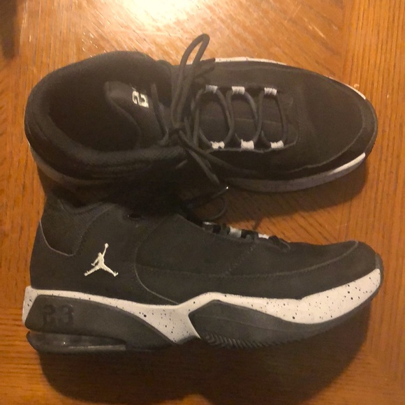 EUC Nike Jordan’s basketball shoes - Picture 1 of 6